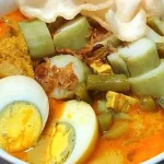 Lontong Sayur: Tradisi Kuliner Yang Wajib Hadir Saat Hari Raya