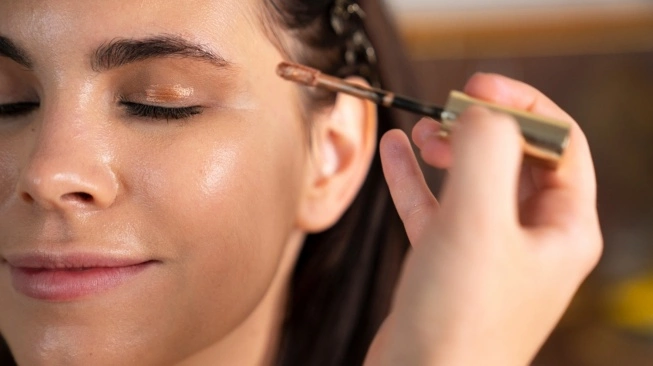 Cantik Seharian! Tips Make Up Tahan Lama Di Cuaca Panas