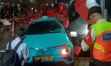 Taksi Green SM Terseret Kereta: Peristiwa Tragis Di Bekasi Timur