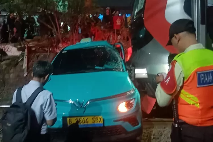 Taksi Green SM Terseret Kereta: Peristiwa Tragis Di Bekasi Timur
