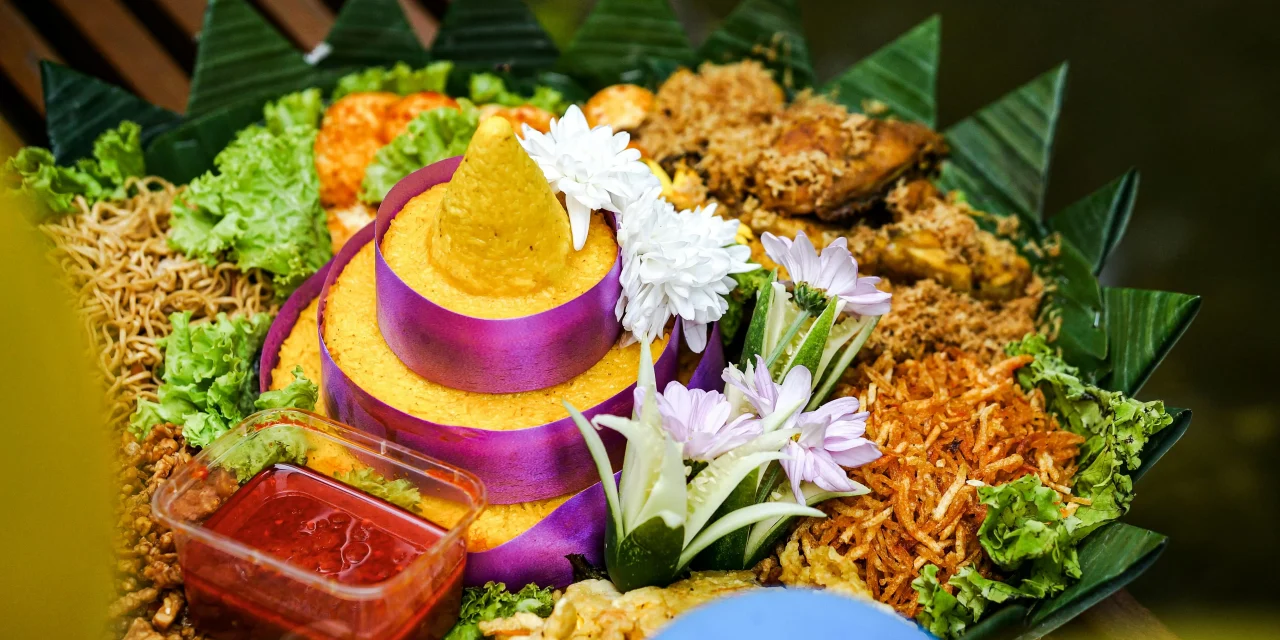 Nasi Tumpeng: Kuliner Tradisi Indonesia Penuh Filosofi Dan Rasa