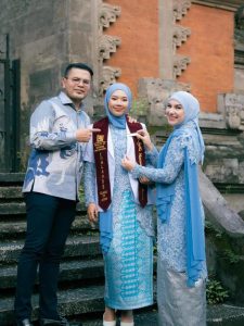 Kebahagiaan Irish Bella: Dukung Anak Sambung Raih Gelar Dokter