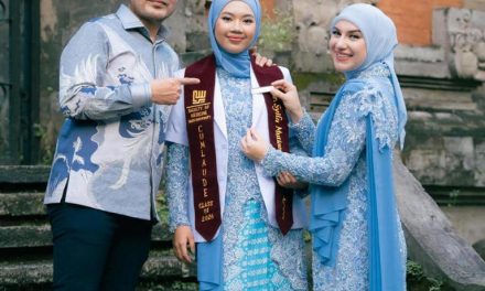 Kebahagiaan Irish Bella: Dukung Anak Sambung Raih Gelar Dokter