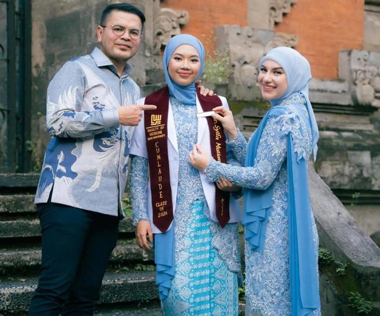 Kebahagiaan Irish Bella: Dukung Anak Sambung Raih Gelar Dokter