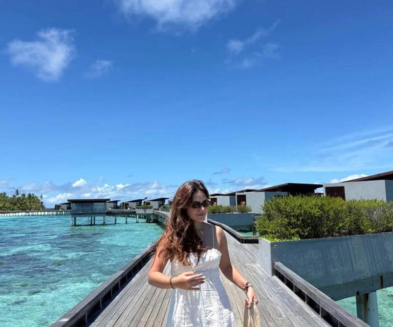 Cantik Natural: Marsha Aruan Gaun Putih Di Keindahan Maldives