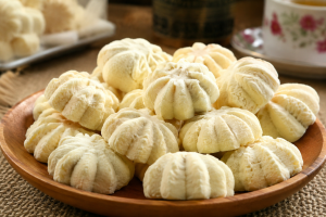 Kue Bangkit: Kue Tradisional Sederhana & Cita Rasa Istimewa