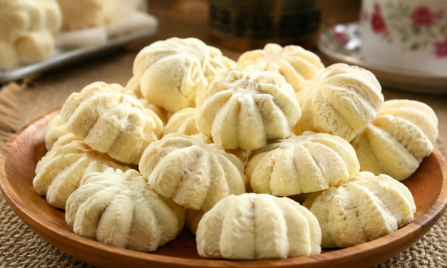 Kue Bangkit: Kue Tradisional Sederhana & Cita Rasa Istimewa