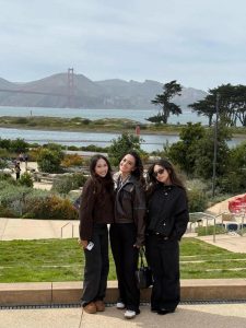 Gaya Kasual Ririn Ekawati & Anak Saat Liburan Di San Francisco