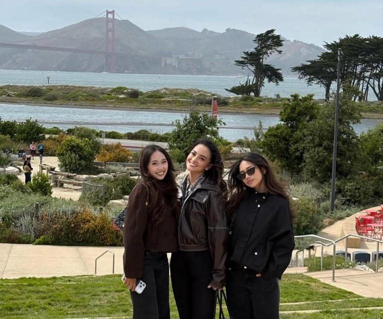 Gaya Kasual Ririn Ekawati & Anak Saat Liburan Di San Francisco