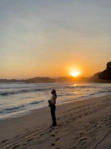 Tatjana Saphira Di Pantai Gunung Kidul, Cantiknya Bikin Terpana!