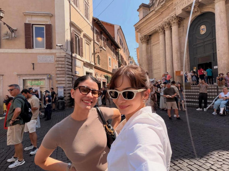 Liburan Stylish! Enzy Storia Tampil Chic Saat Jalan-Jalan Di Roma