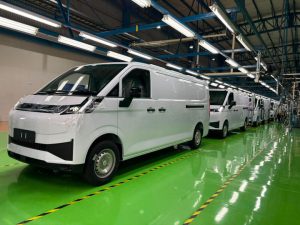 Ruang Kargo Lega! Farizon V8E Cargo Van Jadi Partner Bisnis