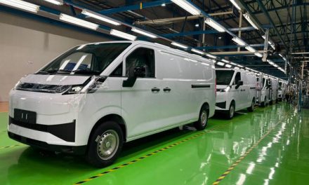 Ruang Kargo Lega! Farizon V8E Cargo Van Jadi Partner Bisnis