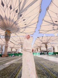 Momen Ummi Quary Di Tanah Suci, Masjid Nabawi Jadi Sorotan