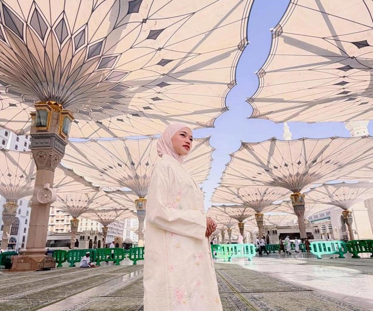 Momen Ummi Quary Di Tanah Suci, Masjid Nabawi Jadi Sorotan