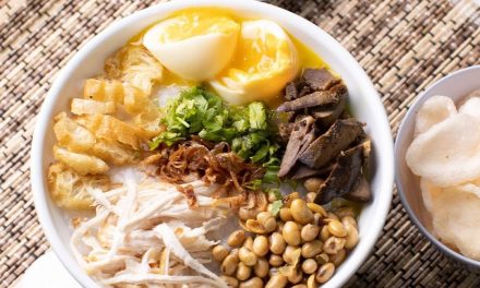 Bikin Nagih! Bubur Ayam Gurih Dengan Ayam Suwir