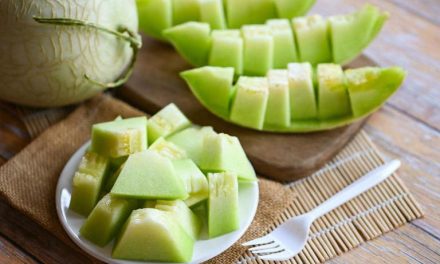 Jangan Asal Beli! Buah Potong Bisa Jadi Sumber Keracunan