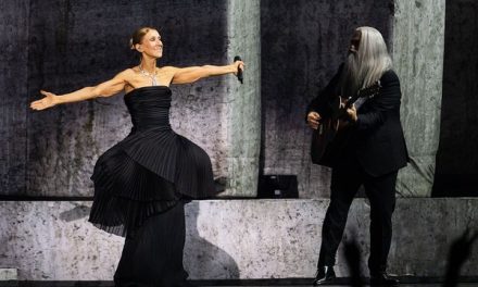 Tangis Pecah Céline Dion! Kembali Bernyanyi Di Paris