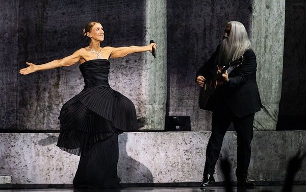 Tangis Pecah Céline Dion! Kembali Bernyanyi Di Paris
