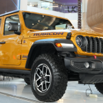 Tampil Mewah! Jeep Wrangler Rubicon Warna Emas Goldilocks