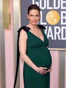 Kabar Bahagia! Hilary Swank Hamil Anak Ketiga Di Usia 52 Tahun