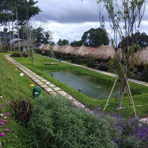 Makan Bareng Keluarga! Saung T & T Pilihan Liburan Di Bandung